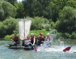 Bild: Gemeinsam ein Floß bauen - der Teambuilding Klassiker
