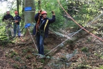 Bild: Gemeinsam Hindernisse überwinden